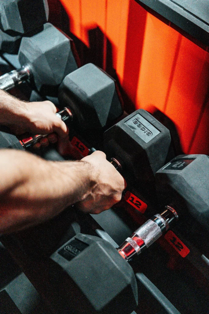 Poids libres — salle de sport GymFit